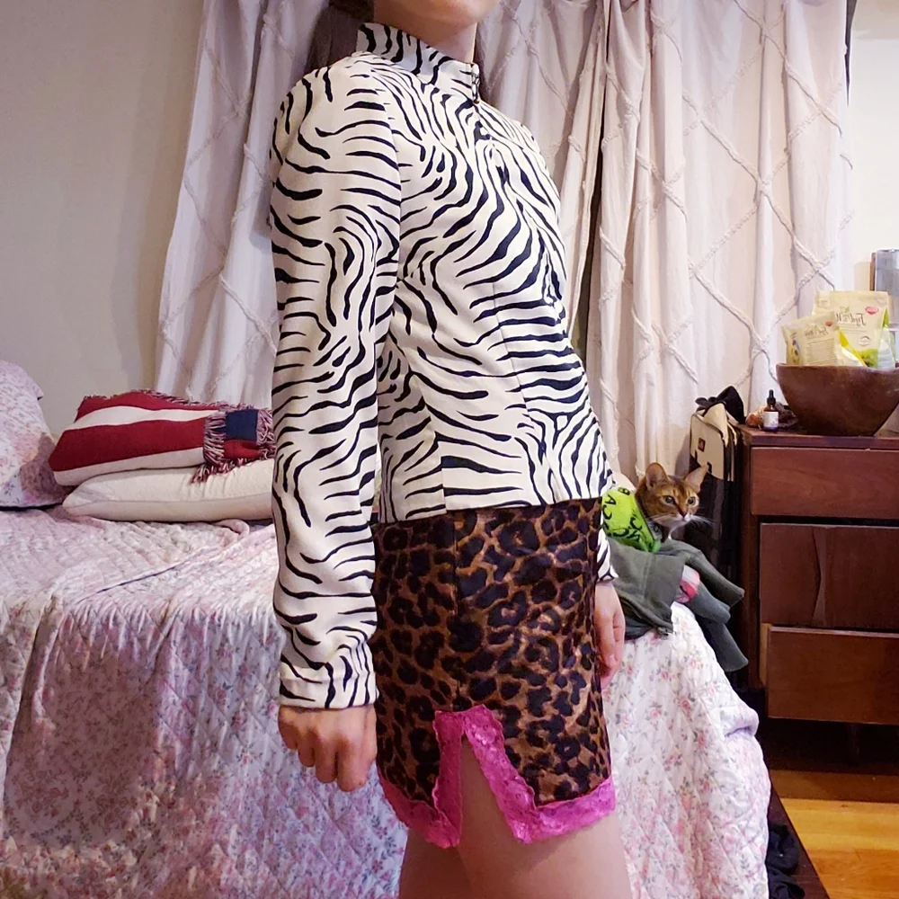 Donna Morgan - Soft Suede Texture Zip Up Suit Jacket - Picture 4 of 7